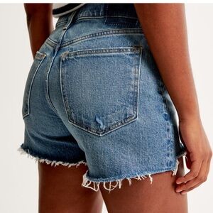 Abercrombie & Fitch Mom Curve Love 4” Jean Shorts Size 30